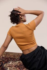 crew neck crop top - Yellow - Image 2