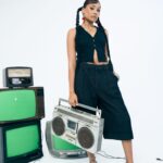 V neck Front Open Top - Black