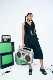 V neck Front Open Top - Black